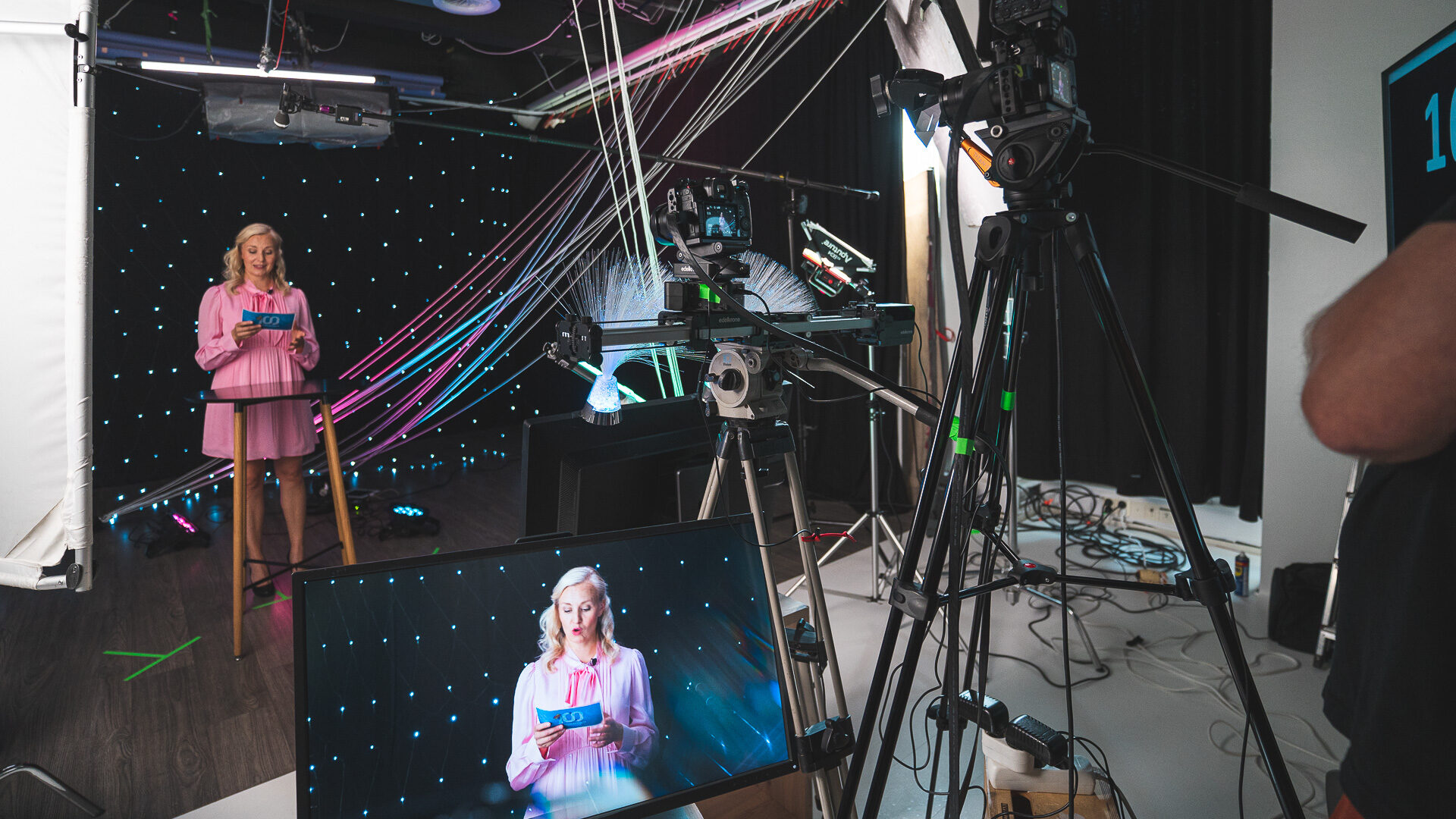 Livestream kuvauksista otettu kuva kulisseista